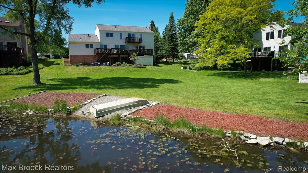 5415 White Hall Circle West Bloomfield Charter Township MI 48323