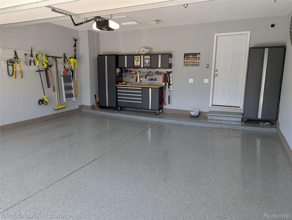 5415 White Hall Circle West Bloomfield Charter Township MI 48323