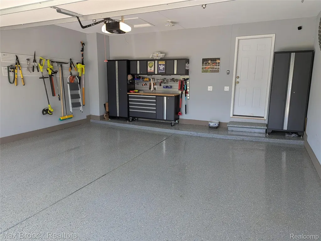 5415 White Hall Circle West Bloomfield Charter Township MI 48323