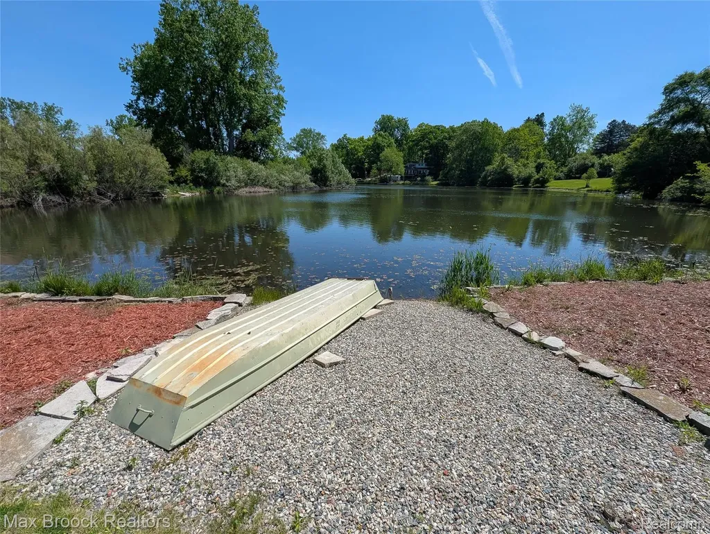 5415 White Hall Circle West Bloomfield Charter Township MI 48323