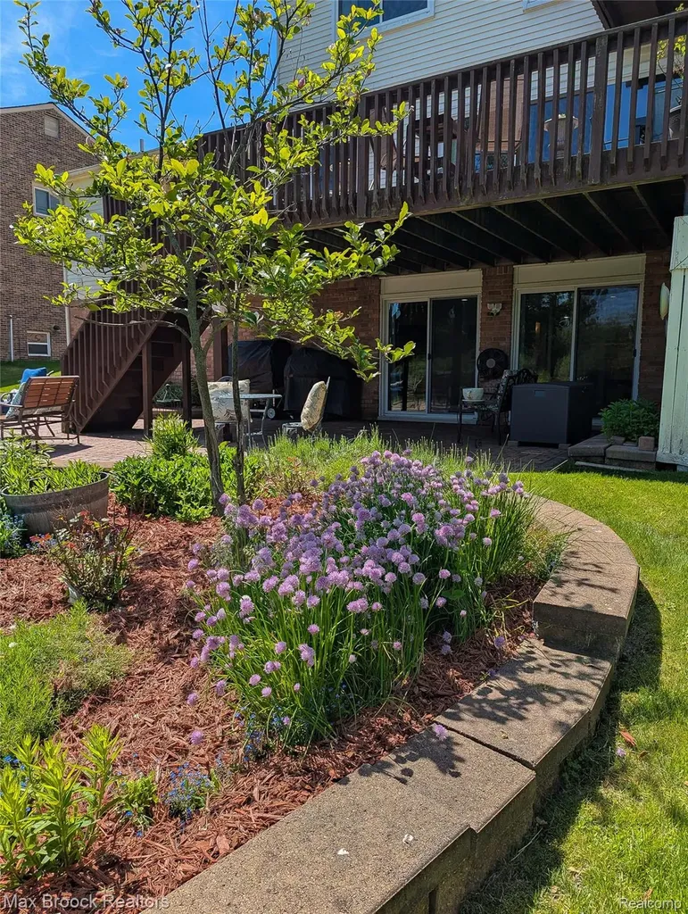 5415 White Hall Circle West Bloomfield Charter Township MI 48323