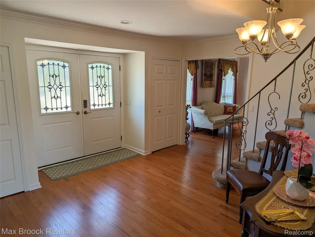 5415 White Hall Circle West Bloomfield Charter Township MI 48323