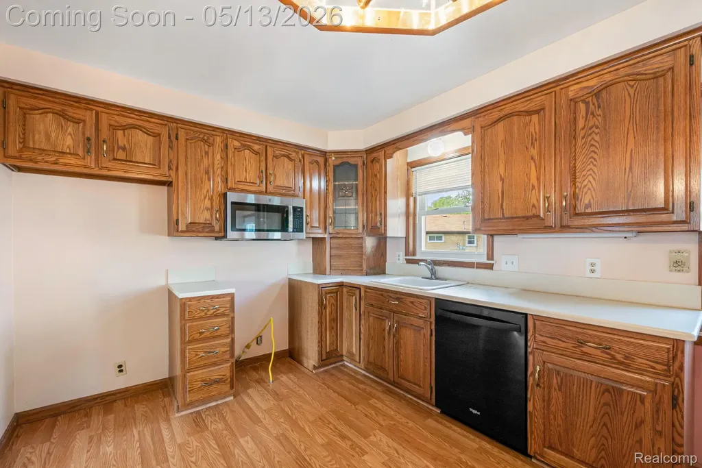 21223 Briar Court St. Clair Shores City MI 48081