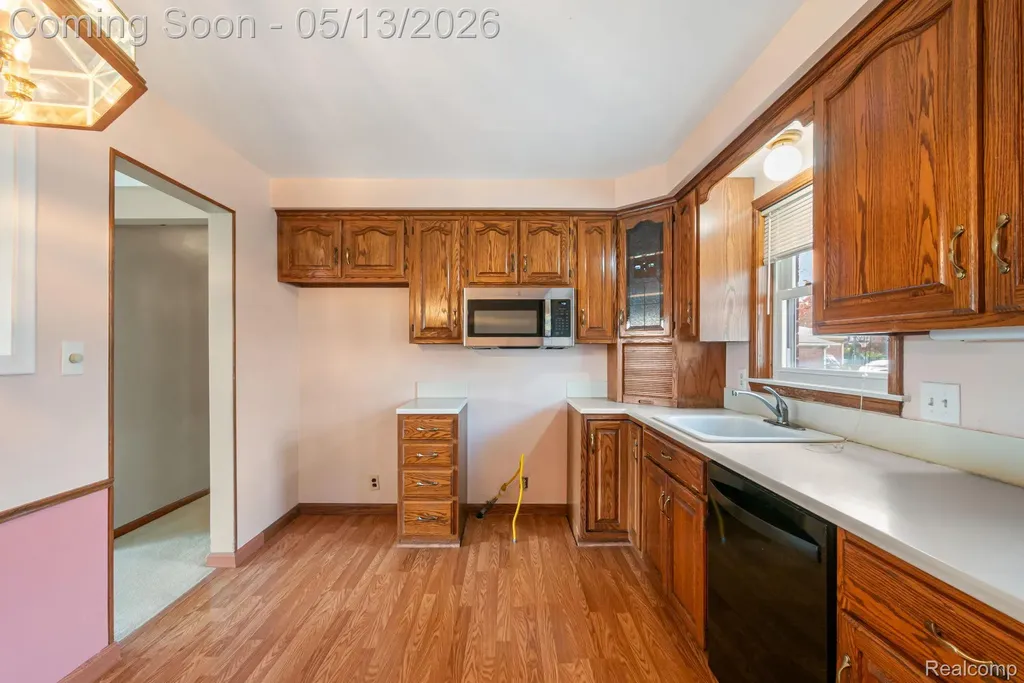 21223 Briar Court St. Clair Shores City MI 48081