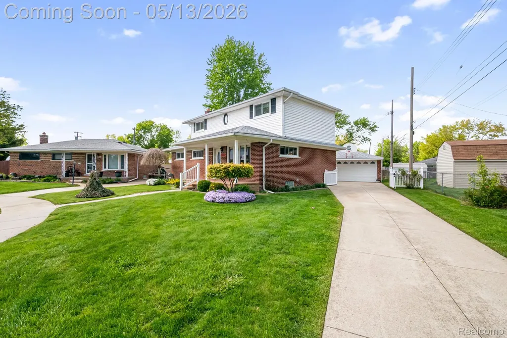 21223 Briar Court St. Clair Shores City MI 48081