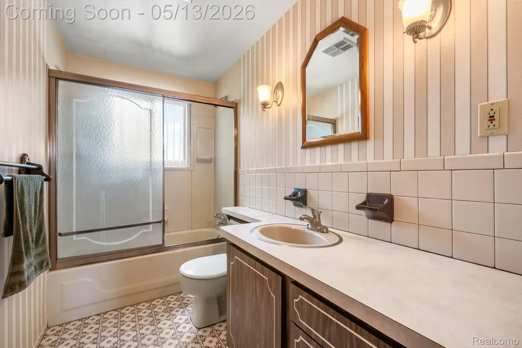 21223 Briar Court St. Clair Shores City MI 48081