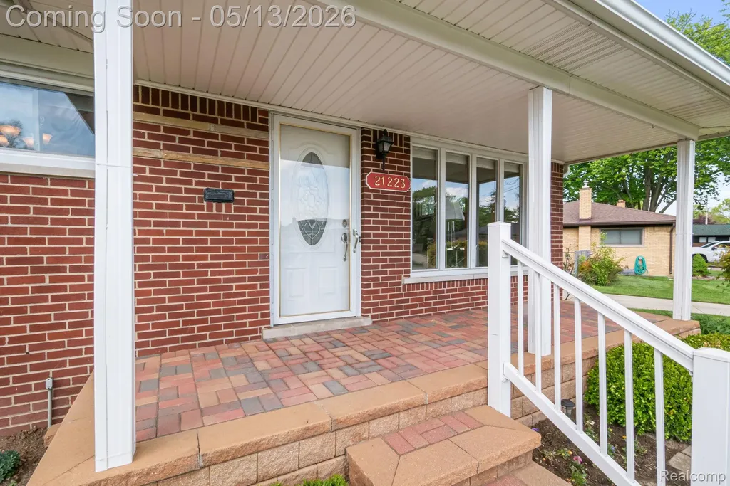 21223 Briar Court St. Clair Shores City MI 48081