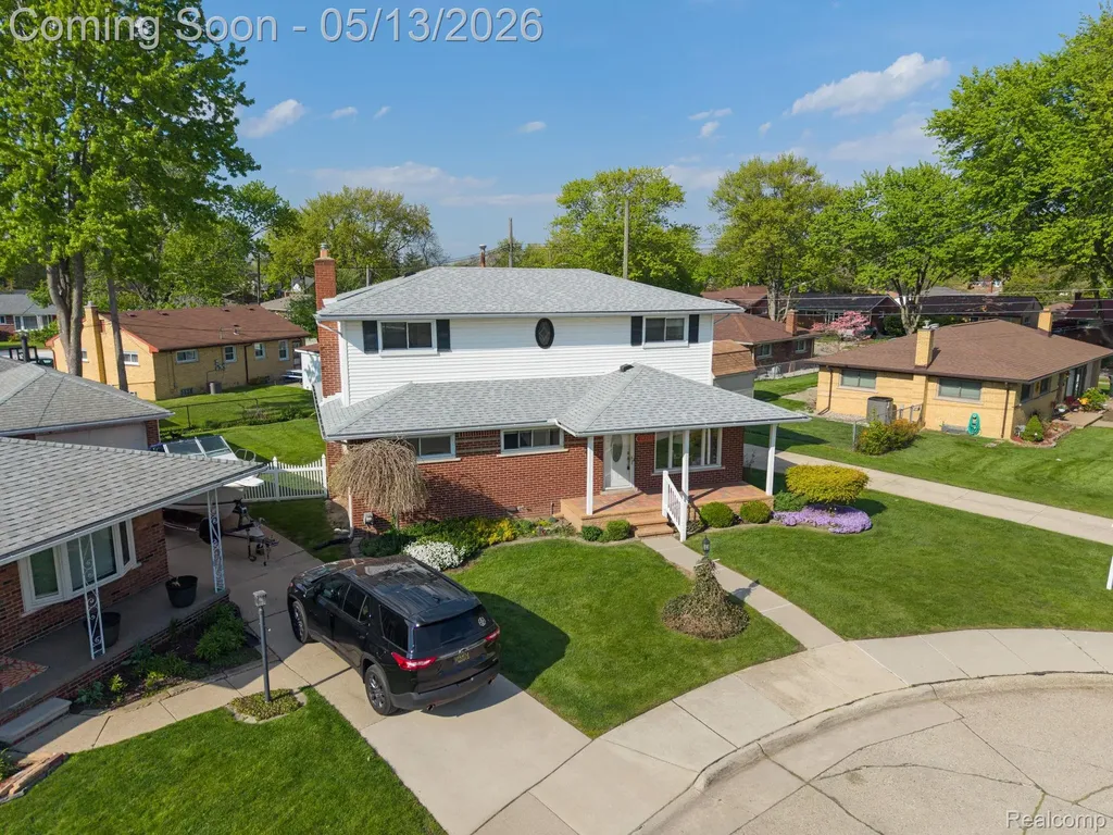 21223 Briar Court St. Clair Shores City MI 48081