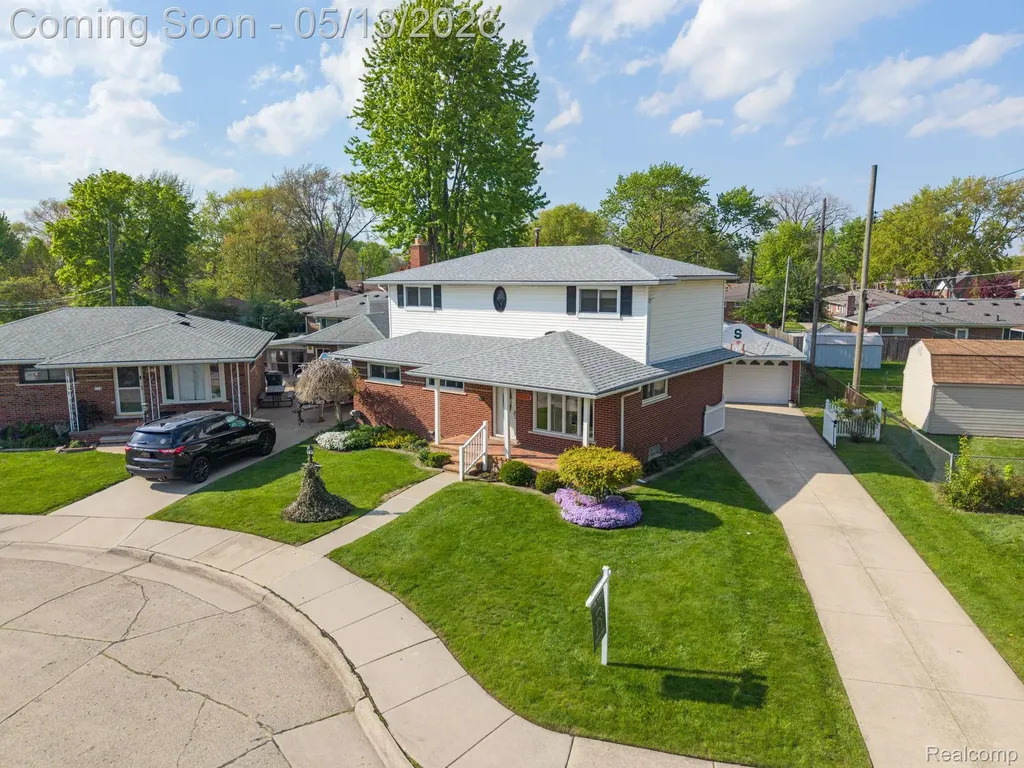 21223 Briar Court St. Clair Shores City MI 48081