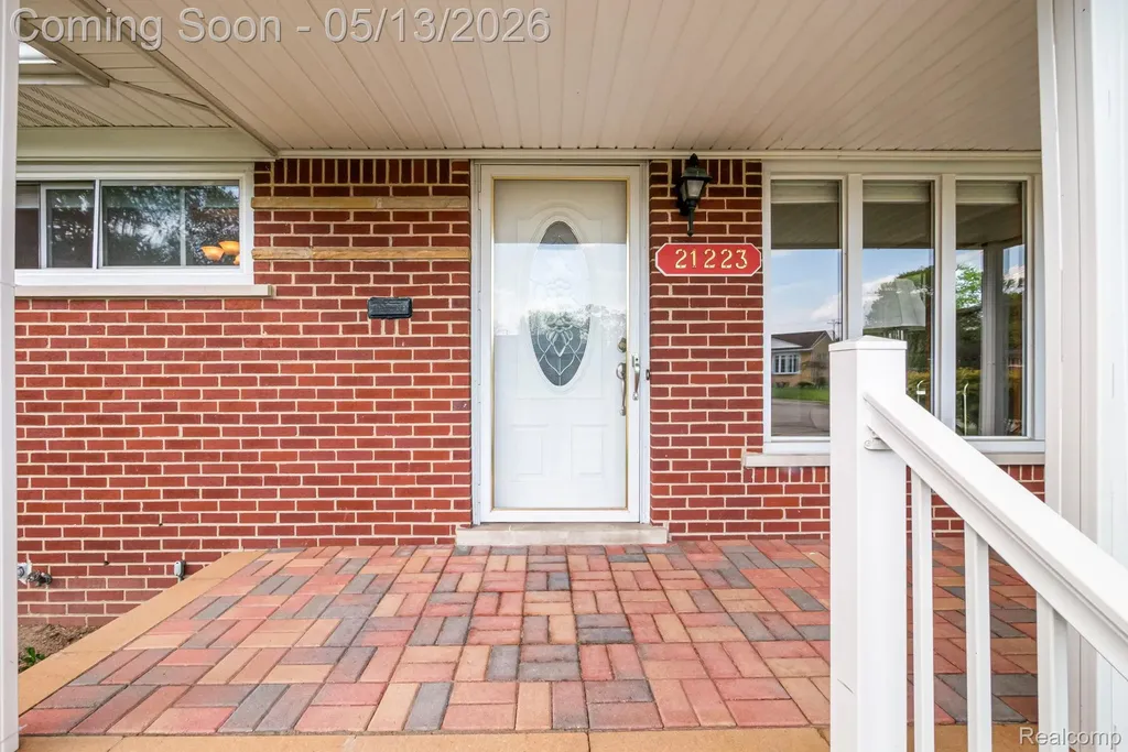 21223 Briar Court St. Clair Shores City MI 48081