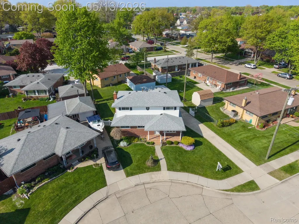 21223 Briar Court St. Clair Shores City MI 48081