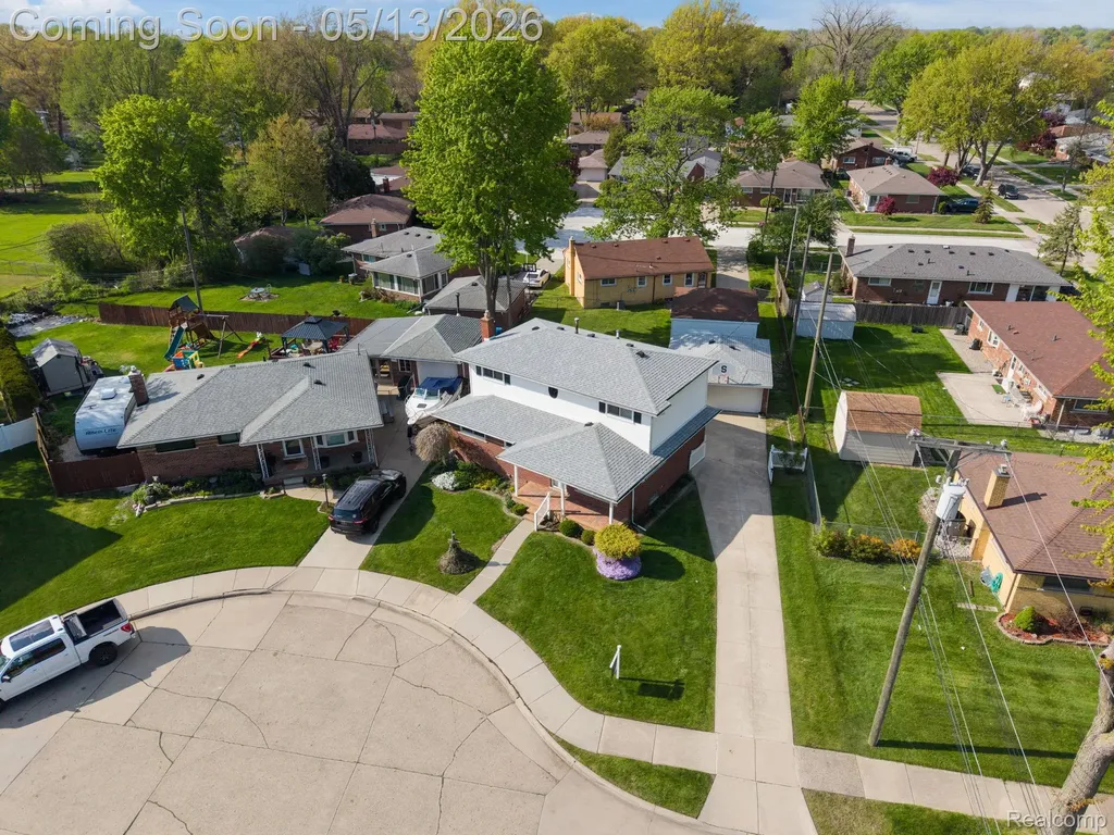 21223 Briar Court St. Clair Shores City MI 48081