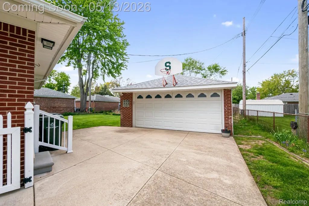 21223 Briar Court St. Clair Shores City MI 48081