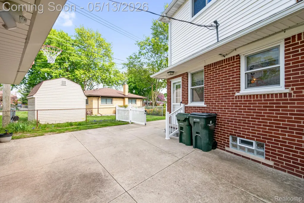 21223 Briar Court St. Clair Shores City MI 48081