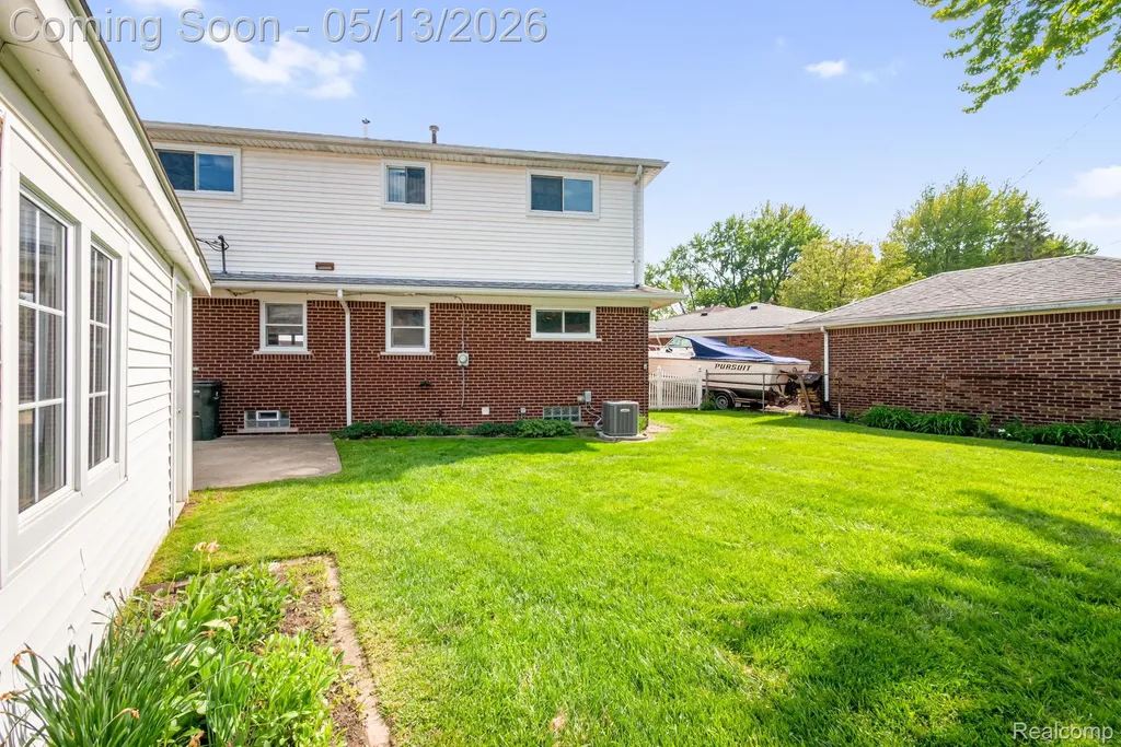 21223 Briar Court St. Clair Shores City MI 48081