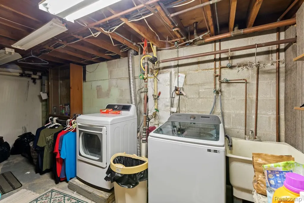5067 Hemingway Lake Road Marathon Township MI 48464