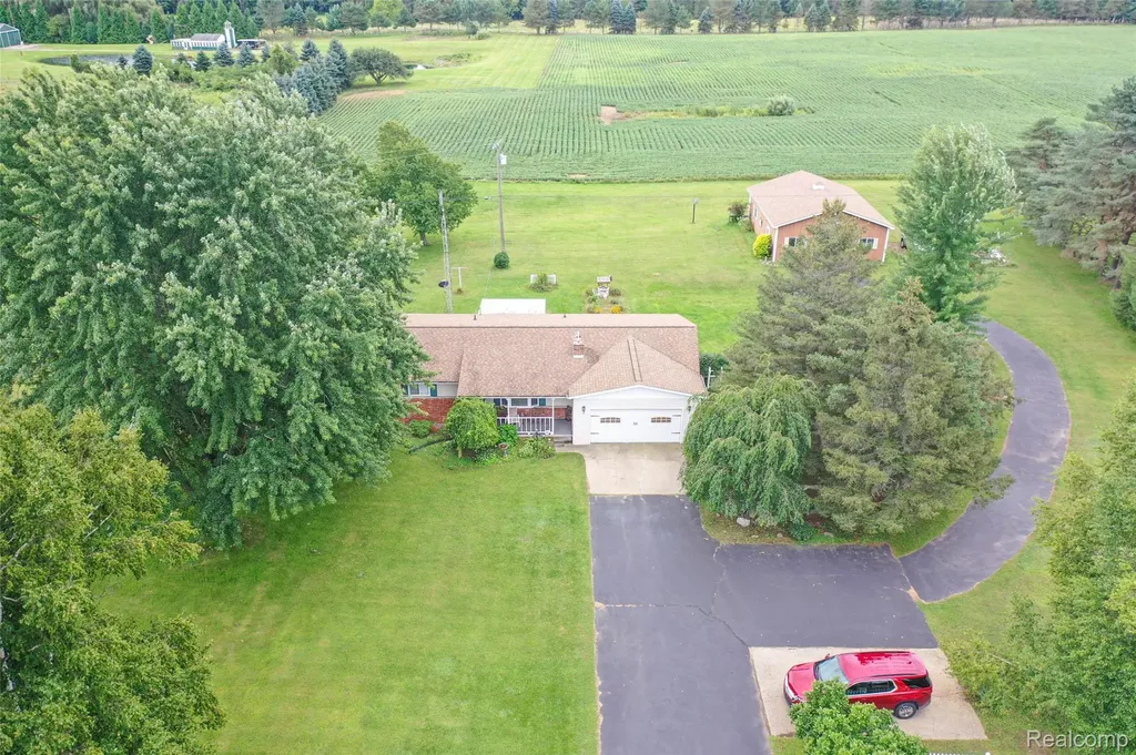 5067 Hemingway Lake Road Marathon Township MI 48464