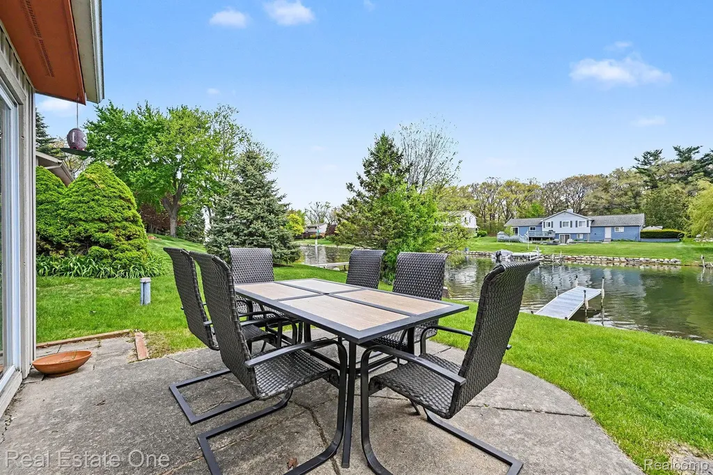 899 Rachelle Street White Lake Charter Township MI 48386