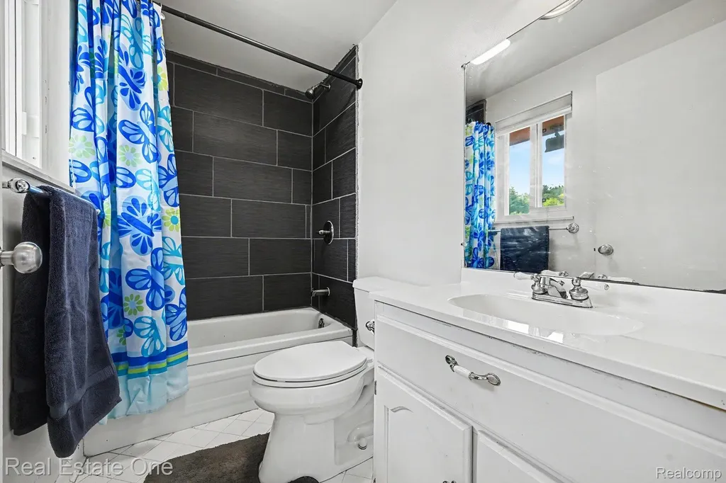 899 Rachelle Street White Lake Charter Township MI 48386