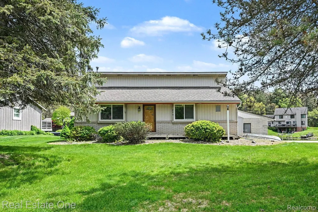 899 Rachelle Street White Lake Charter Township MI 48386