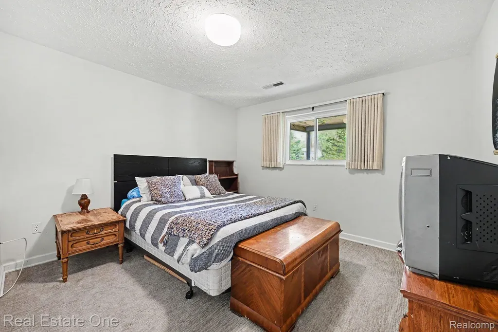 899 Rachelle Street White Lake Charter Township MI 48386