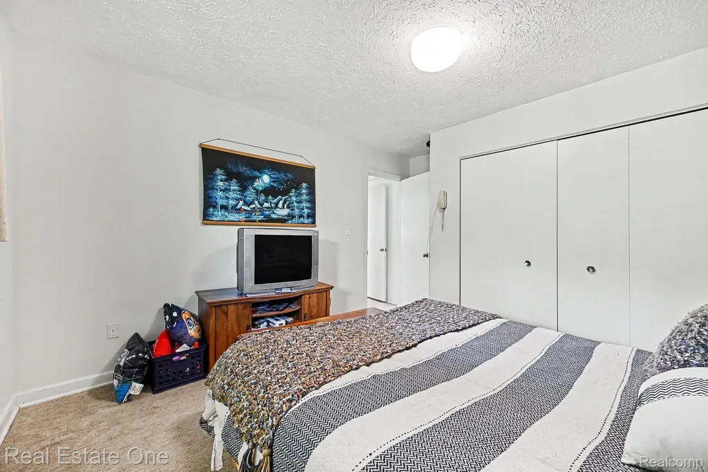 899 Rachelle Street White Lake Charter Township MI 48386