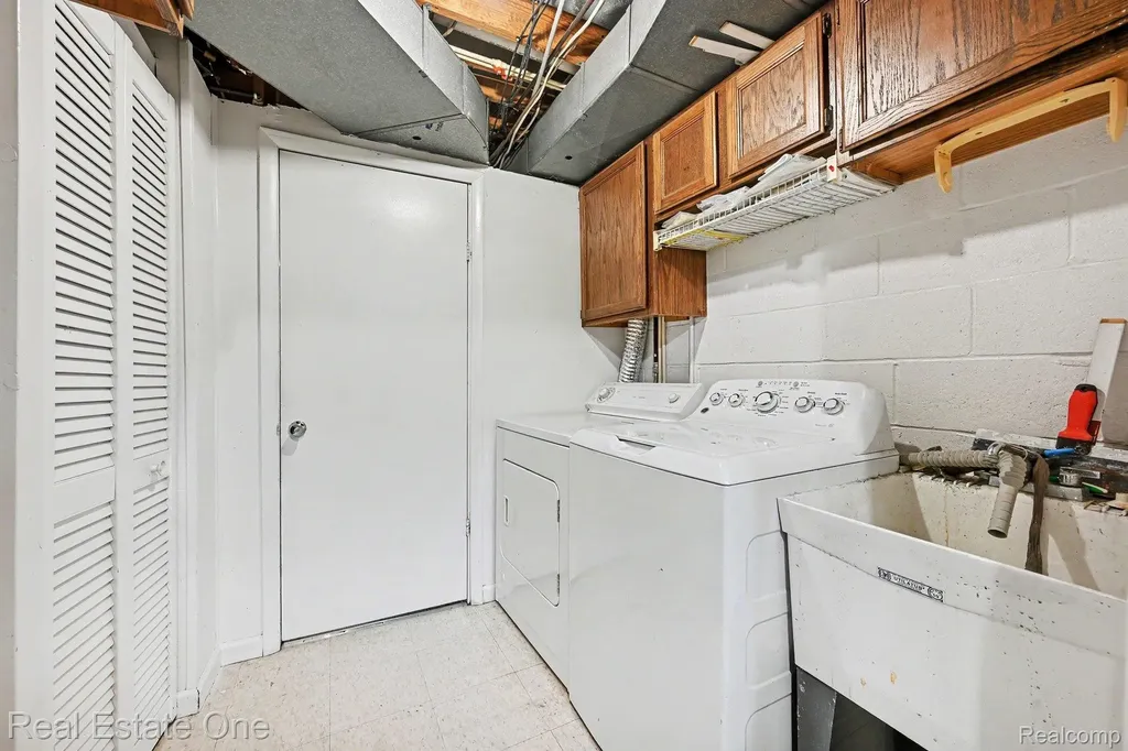 899 Rachelle Street White Lake Charter Township MI 48386