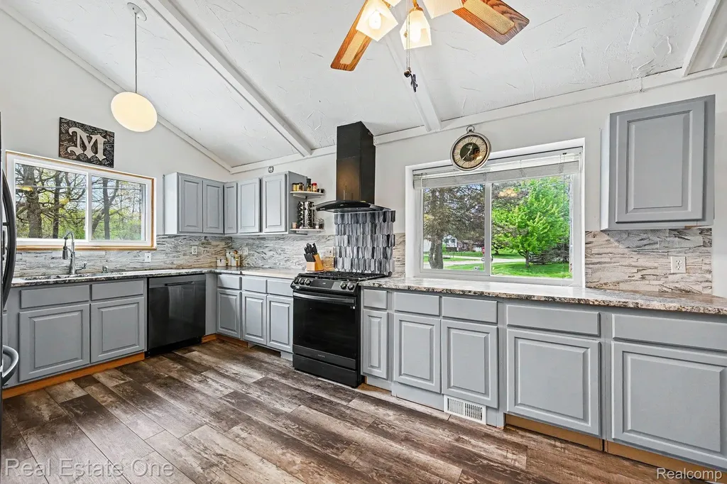 899 Rachelle Street White Lake Charter Township MI 48386