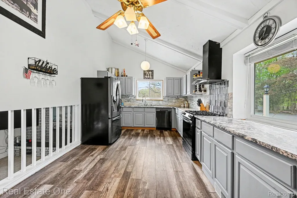 899 Rachelle Street White Lake Charter Township MI 48386
