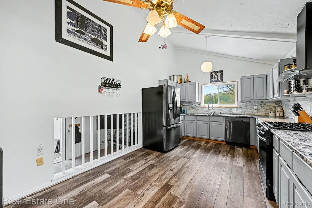 899 Rachelle Street White Lake Charter Township MI 48386
