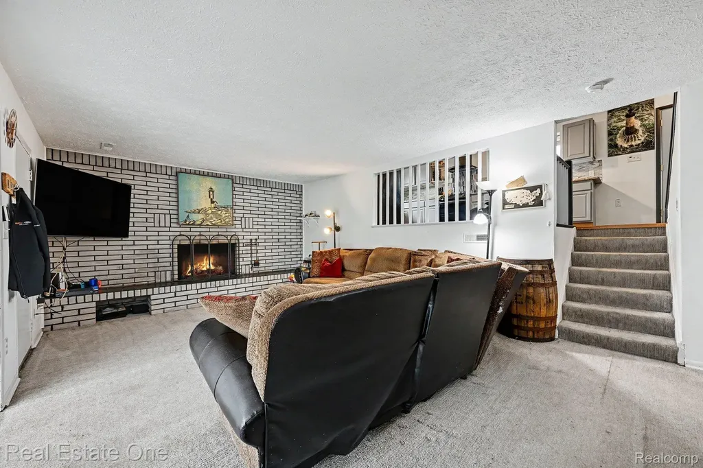 899 Rachelle Street White Lake Charter Township MI 48386