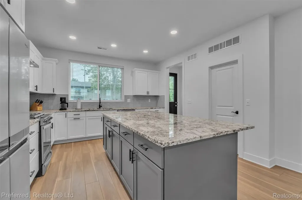 5264 Cooley Lake Road Waterford Charter Township MI 48327