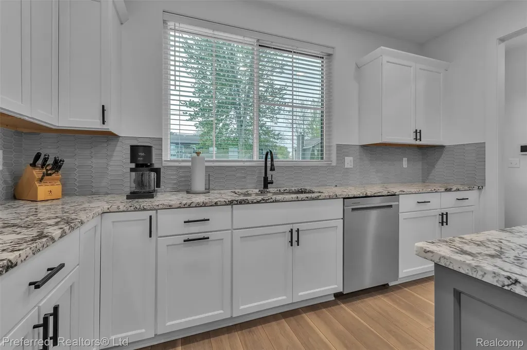 5264 Cooley Lake Road Waterford Charter Township MI 48327