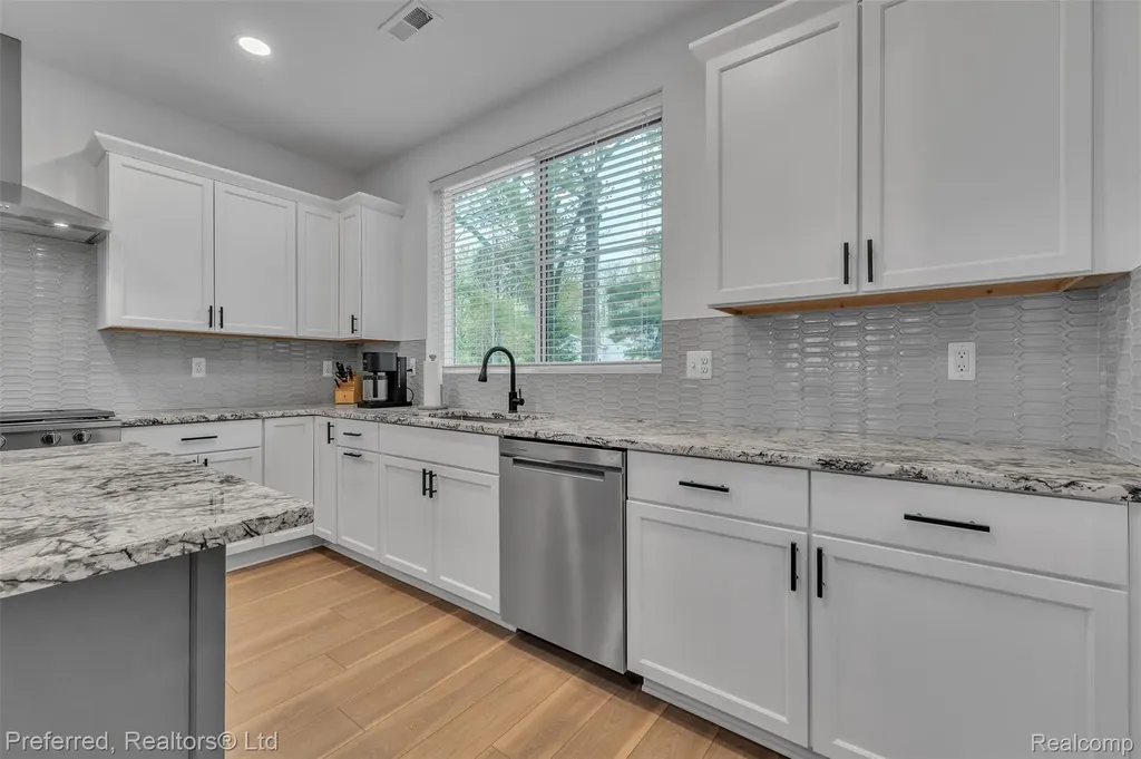 5264 Cooley Lake Road Waterford Charter Township MI 48327