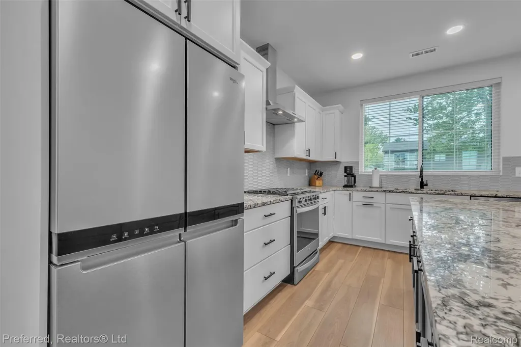 5264 Cooley Lake Road Waterford Charter Township MI 48327