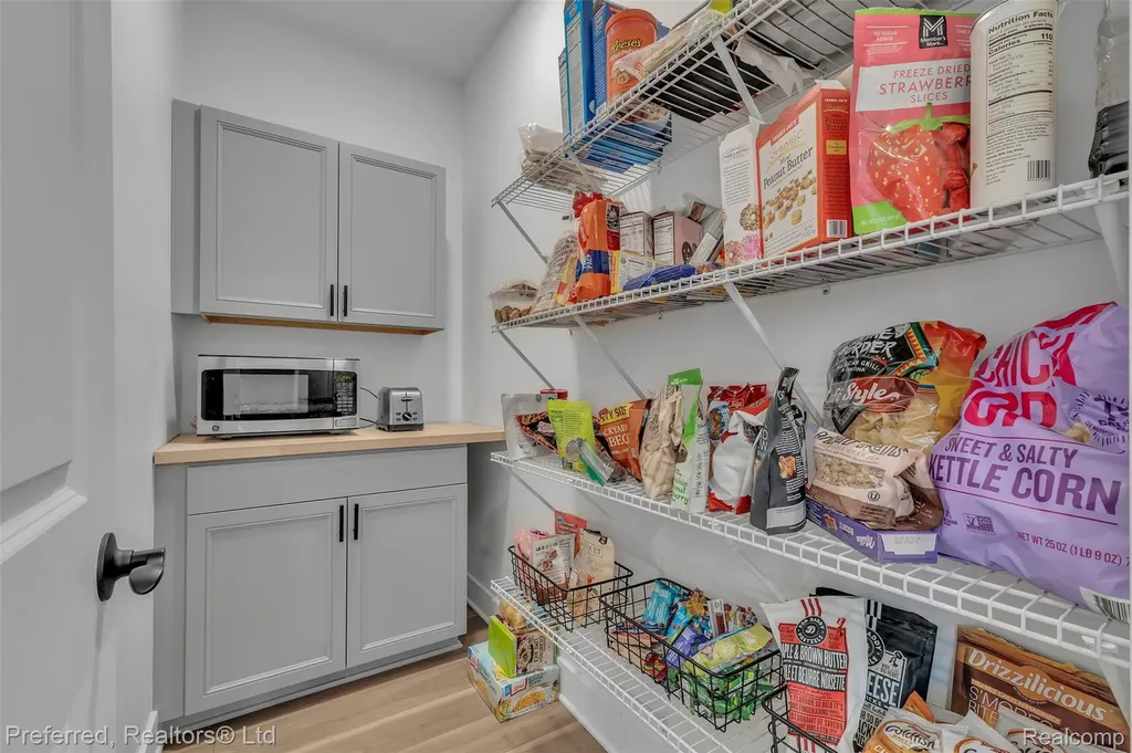 5264 Cooley Lake Road Waterford Charter Township MI 48327