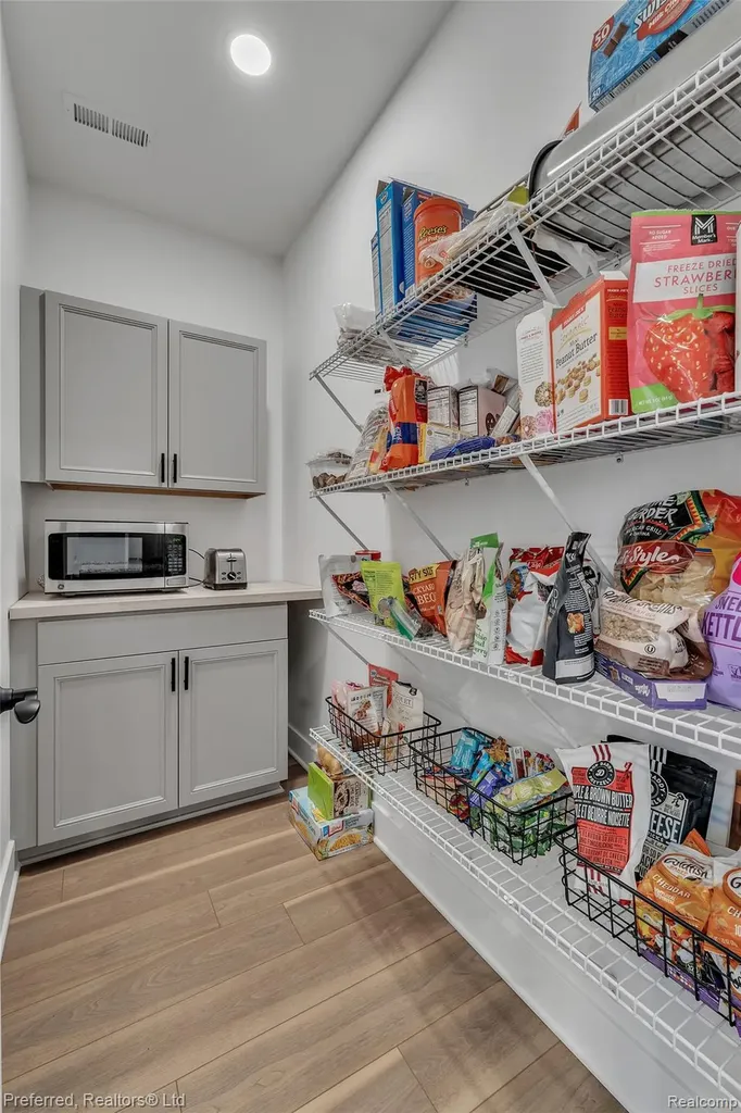 5264 Cooley Lake Road Waterford Charter Township MI 48327
