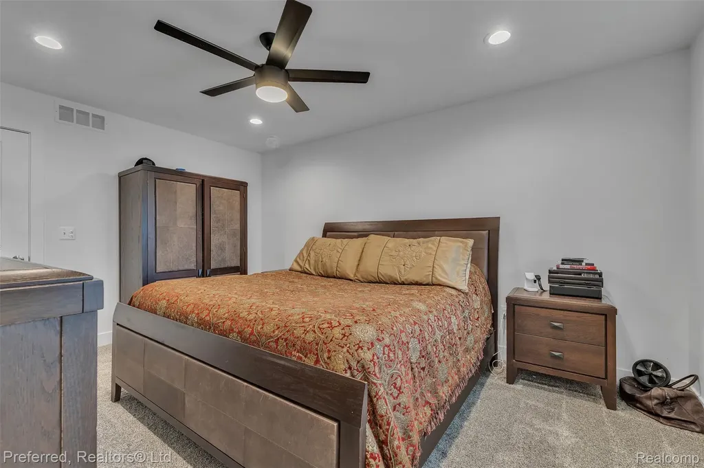 5264 Cooley Lake Road Waterford Charter Township MI 48327
