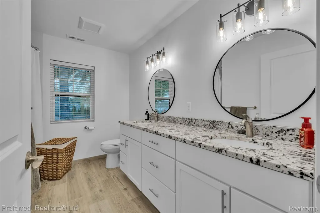 5264 Cooley Lake Road Waterford Charter Township MI 48327