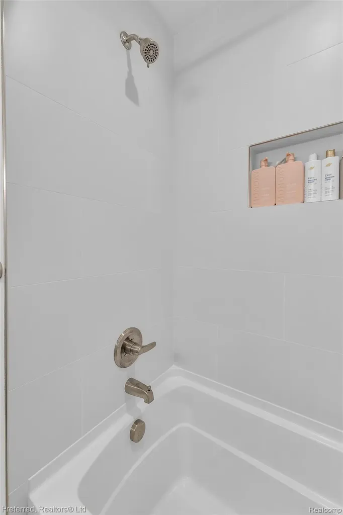 5264 Cooley Lake Road Waterford Charter Township MI 48327