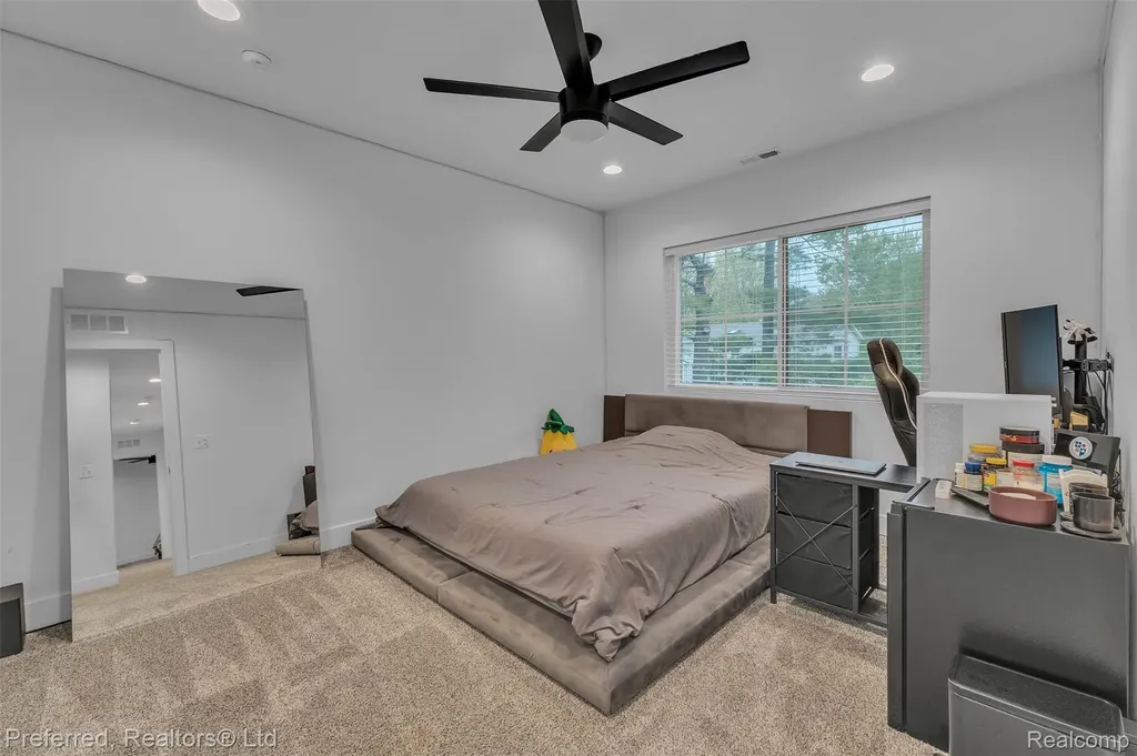 5264 Cooley Lake Road Waterford Charter Township MI 48327