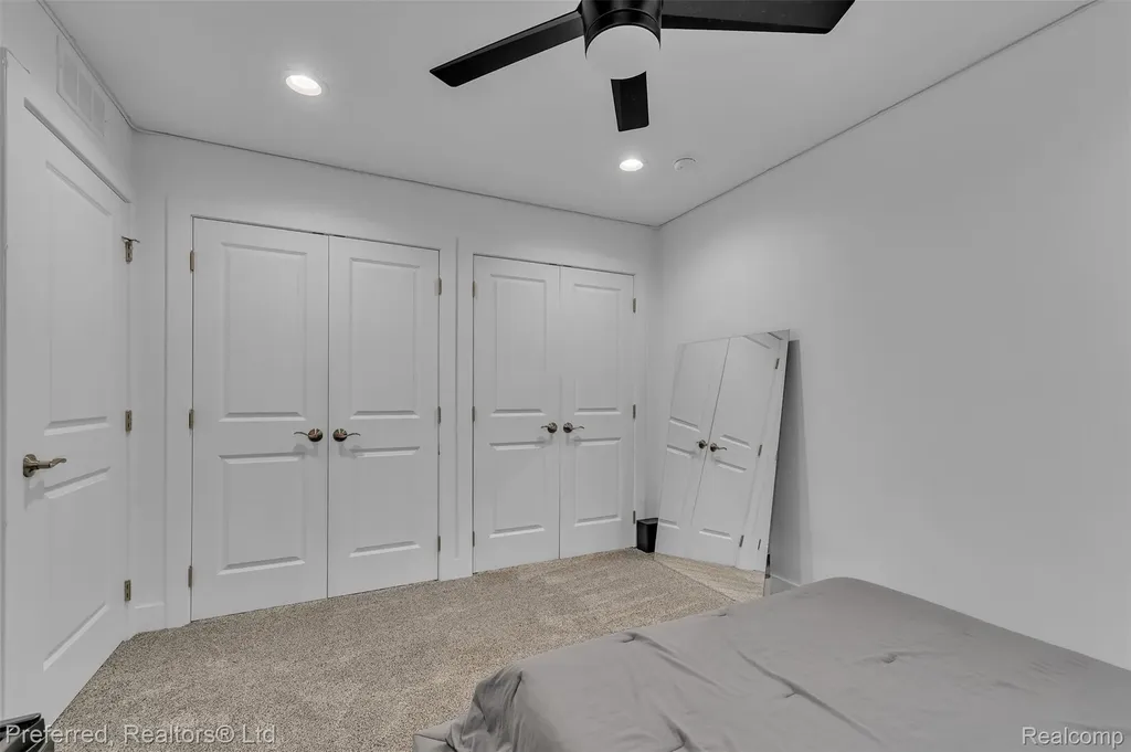 5264 Cooley Lake Road Waterford Charter Township MI 48327