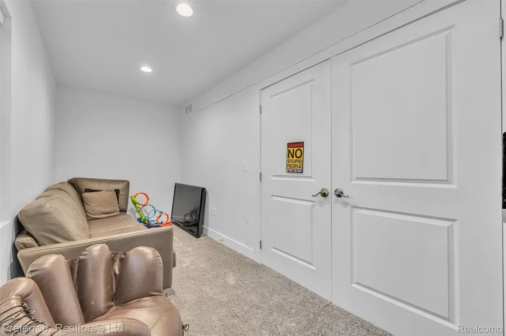 5264 Cooley Lake Road Waterford Charter Township MI 48327