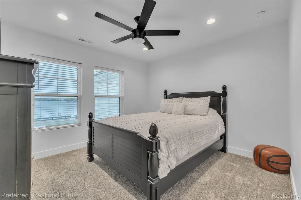 5264 Cooley Lake Road Waterford Charter Township MI 48327