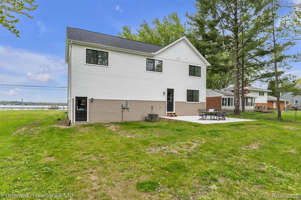 5264 Cooley Lake Road Waterford Charter Township MI 48327