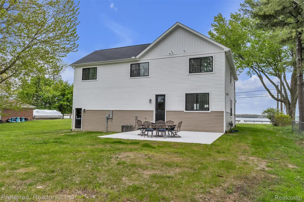 5264 Cooley Lake Road Waterford Charter Township MI 48327