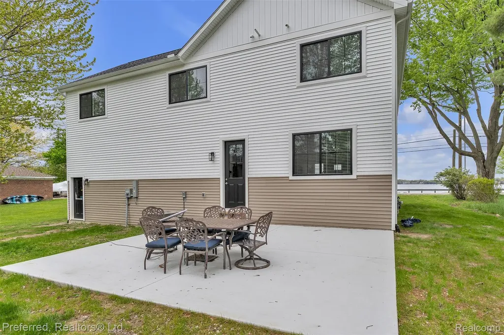 5264 Cooley Lake Road Waterford Charter Township MI 48327