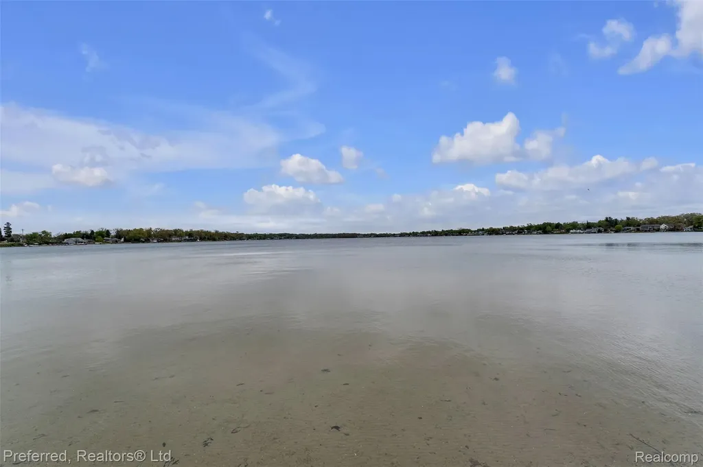 5264 Cooley Lake Road Waterford Charter Township MI 48327