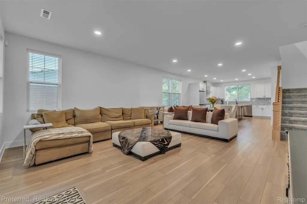 5264 Cooley Lake Road Waterford Charter Township MI 48327