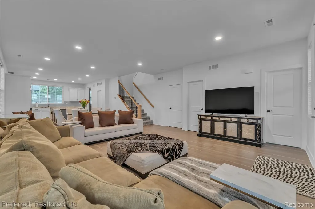 5264 Cooley Lake Road Waterford Charter Township MI 48327